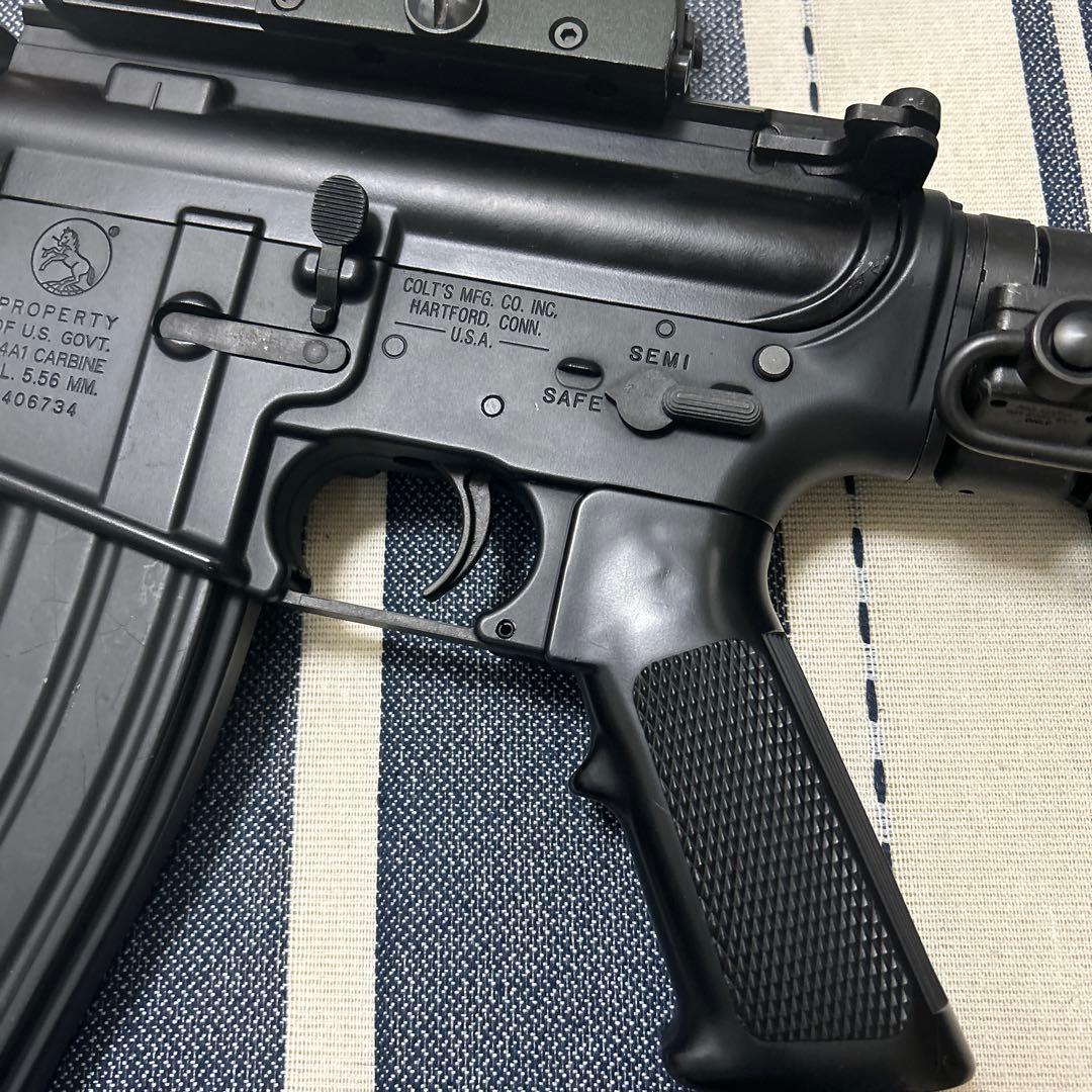 次世代電動ガン M4(バッテリー/充電器/ドットサイト付き)