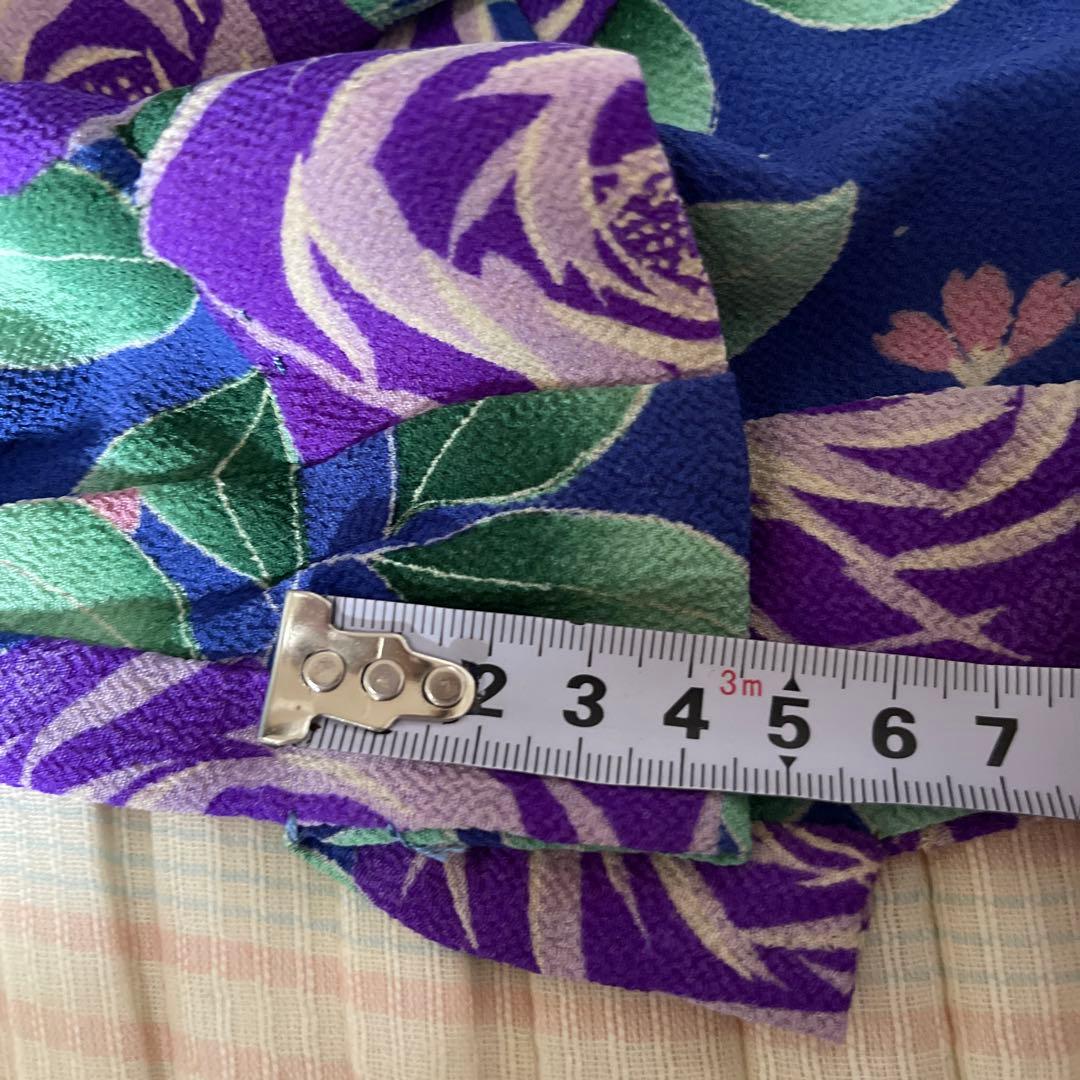 248256 人形の着物　古布縮緬　珍しい薔薇柄　6号