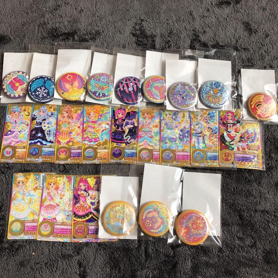 アイカツスターズ！星のツバサ　カードとノベルティ缶バッジ