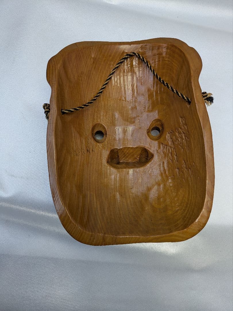 ☆b428、能面 　おおべしみ 木彫 木製 茶色 能面 装飾用