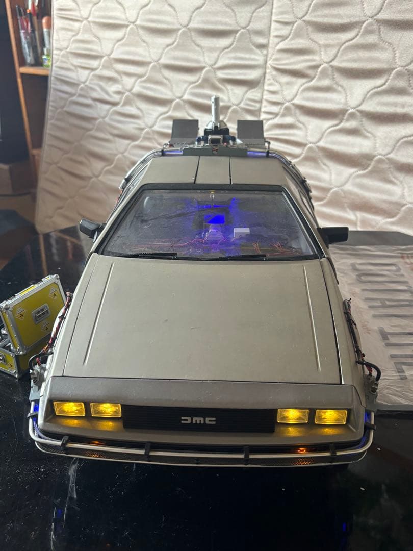 デロリアン ミニカー 1/18 LEDライト付き ディアゴスティーニ完成品