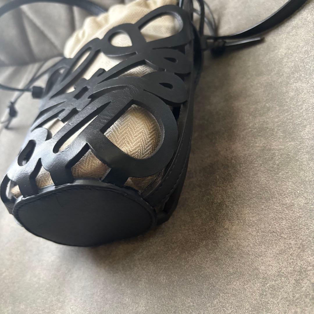 LOEWE ロエベ アナグラム カットアウト ポケット　ショルダー バッグ