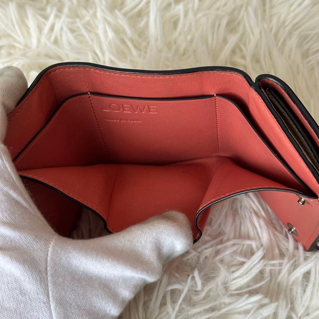 ロエベ アナグラム バーティカルウォレット 三つ折り財布 レザー ベージュ