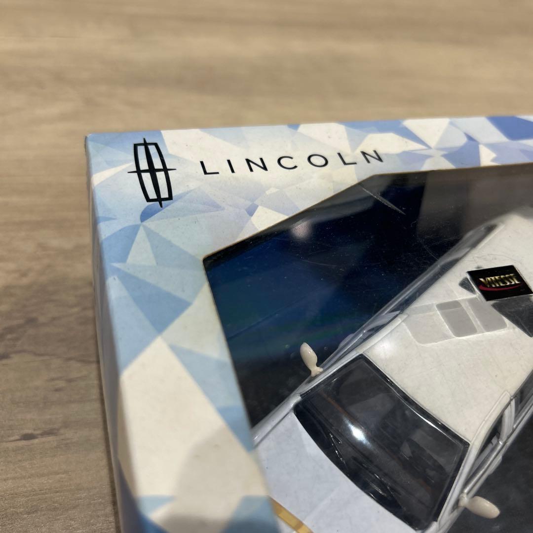 LINCOLNタウンカー　ミニカー　模型　リンカーン　リムジン　アメリカ