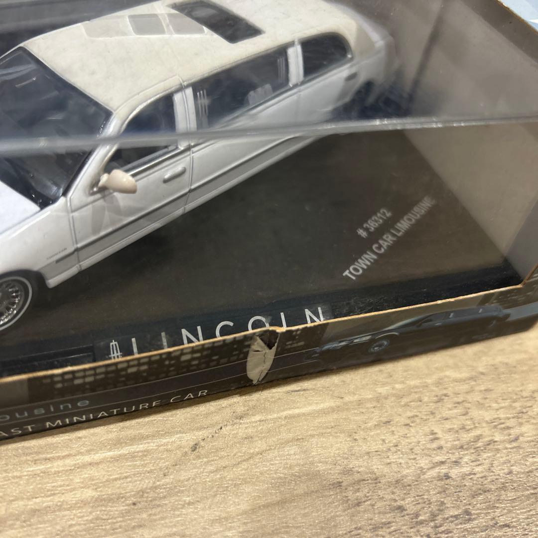 LINCOLNタウンカー　ミニカー　模型　リンカーン　リムジン　アメリカ