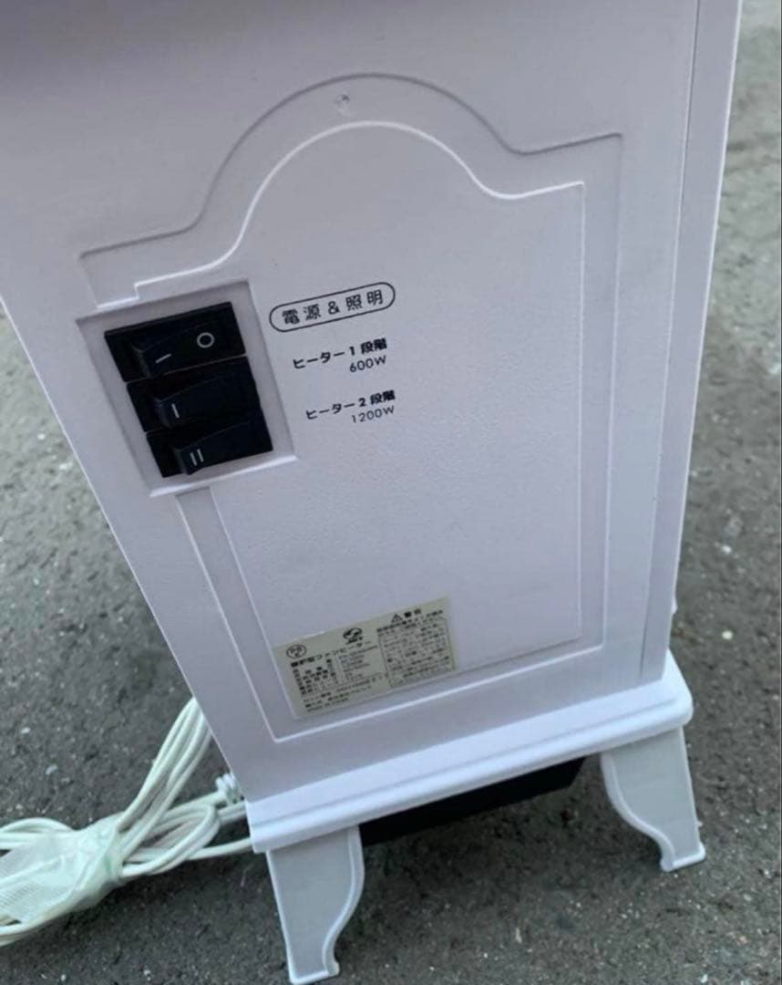 美品 暖炉型ファンヒーター・ベルソス社・FH-DF05（WH）