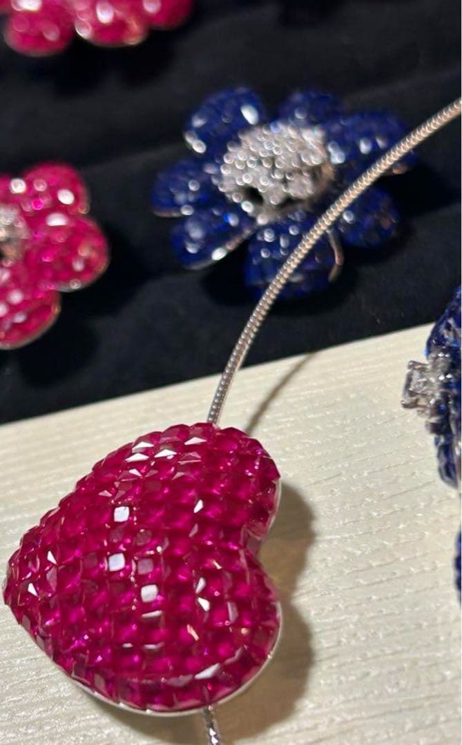 ハートちゃん❣️ミステリーセッティングルビーブローチ