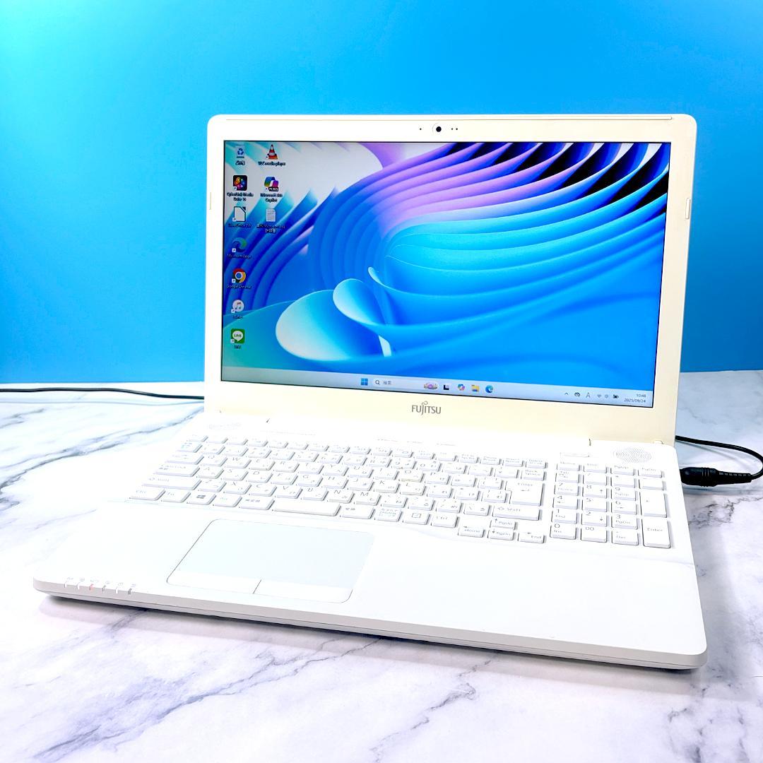 美品！Corei7・16GB・SSD512・Win11・ホワイト ノートパソコン