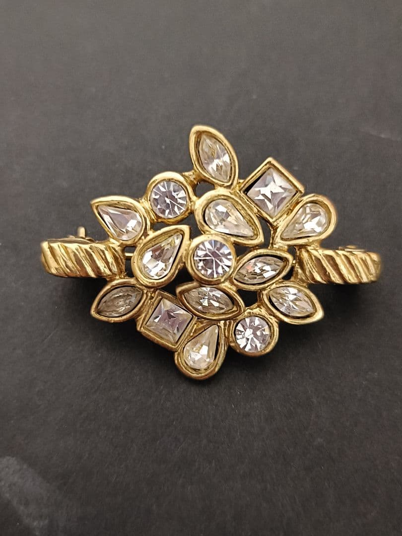 イヴサンローラン　ブローチ　ゴールド　ストーン　付属品なし