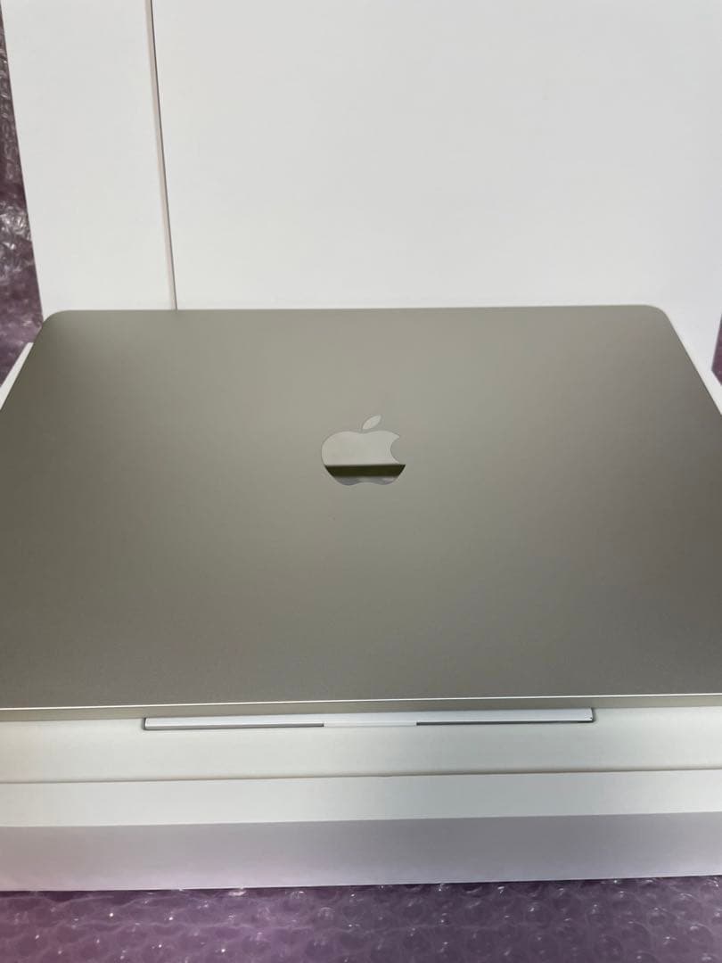 MacBook Air スターライト ［MRYR3J/A］ 展示美品