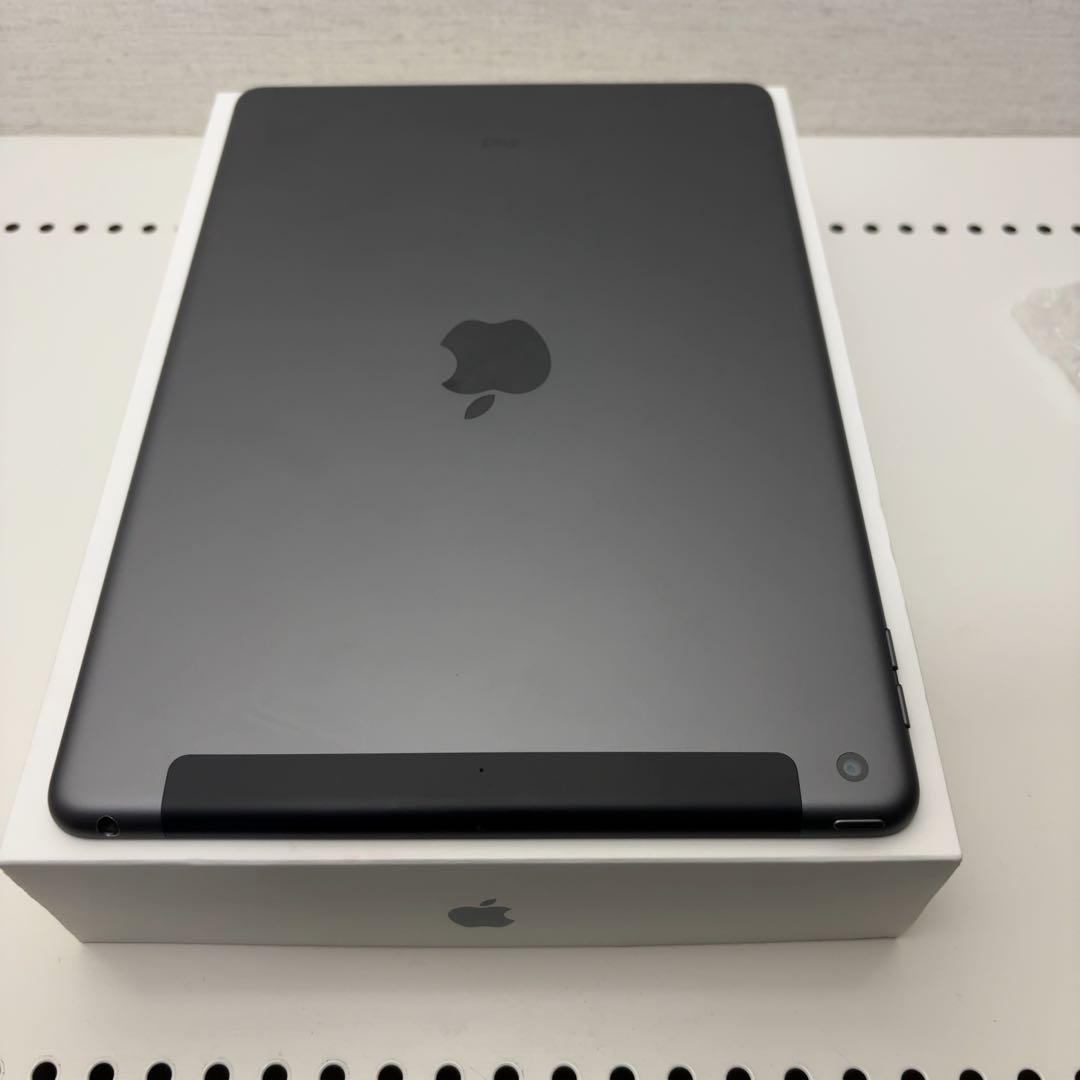 早い者勝ち　iPad 第8世代　32GB