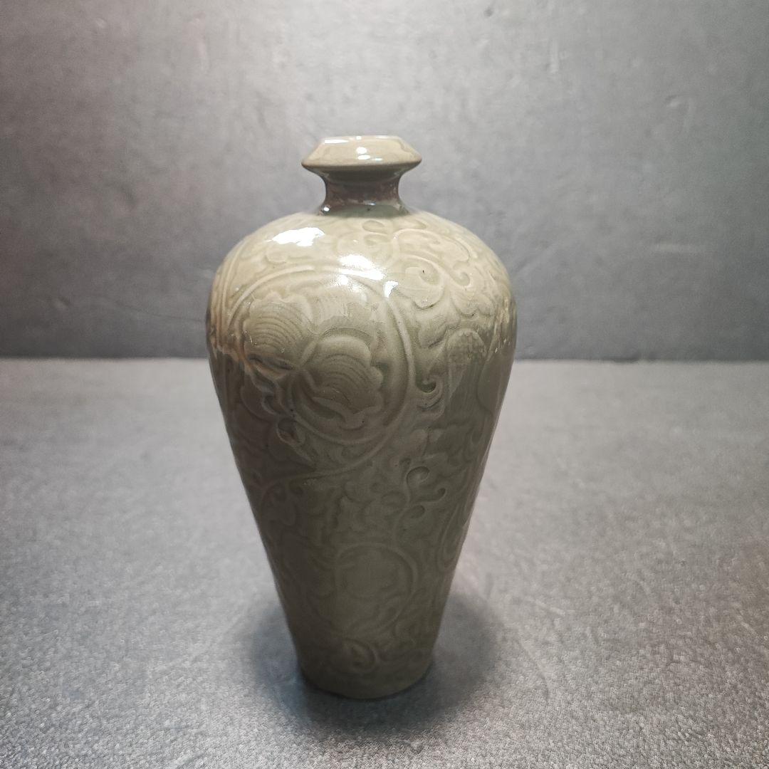 花瓶　一輪挿し　アンティーク　中国骨董　北宋景徳鎮　青磁　梅瓶　陰刻花唐草