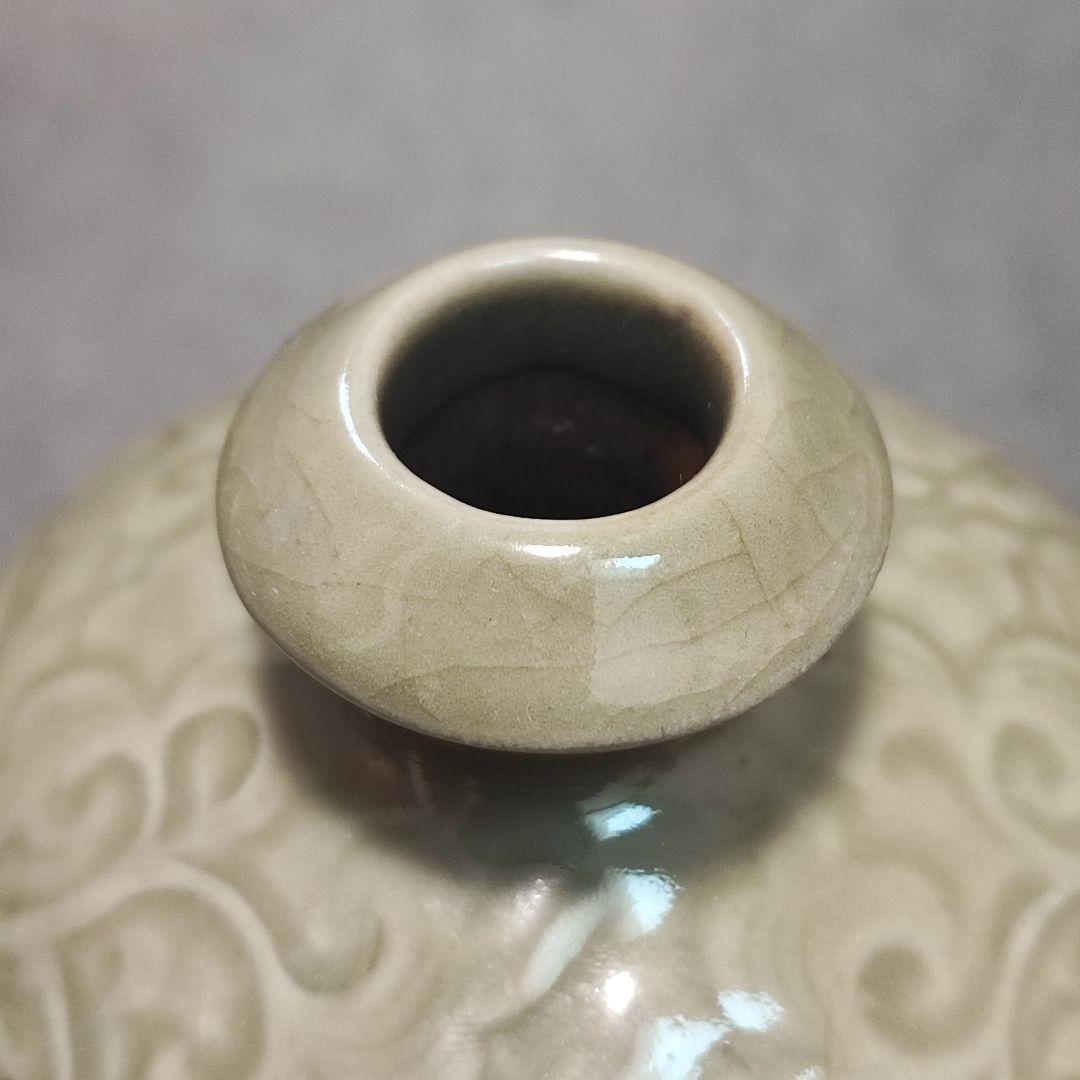 花瓶　一輪挿し　アンティーク　中国骨董　北宋景徳鎮　青磁　梅瓶　陰刻花唐草