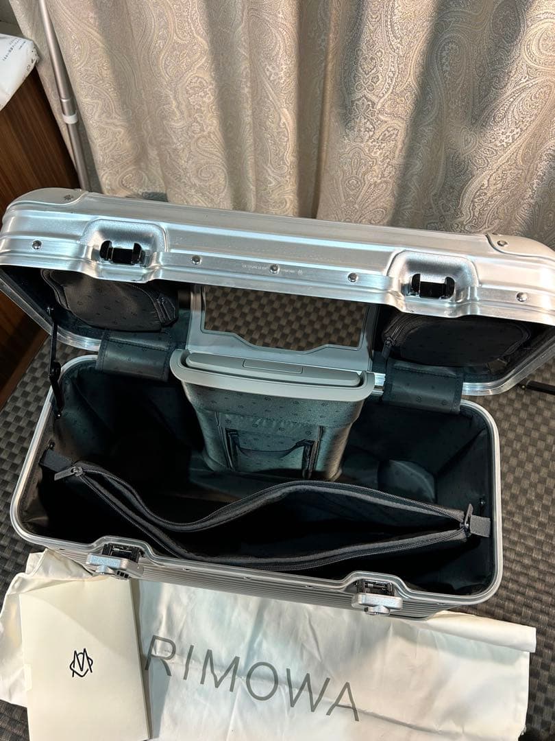 SlimShady です♪ RIMOWA リモワ　オリジナル　パイロット