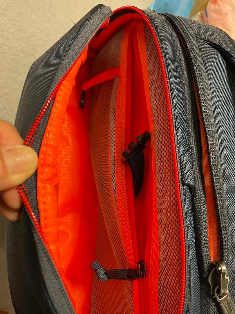 Thule キャリーケース S 機内持込可 3〜5泊用 ネイビー