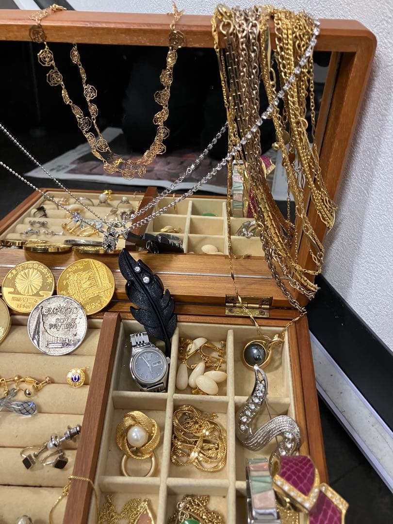 遺品整理 指輪 ネックレス イヤリング 腕時計　ブローチ カフス 金盃