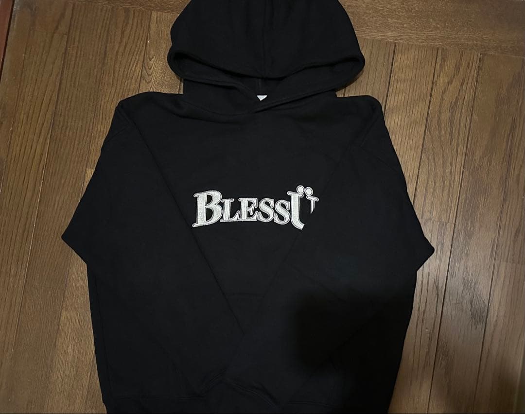 BlessÜ ブレスユー　黒 パーカー　一度だけ着用　早い者勝ち‼️