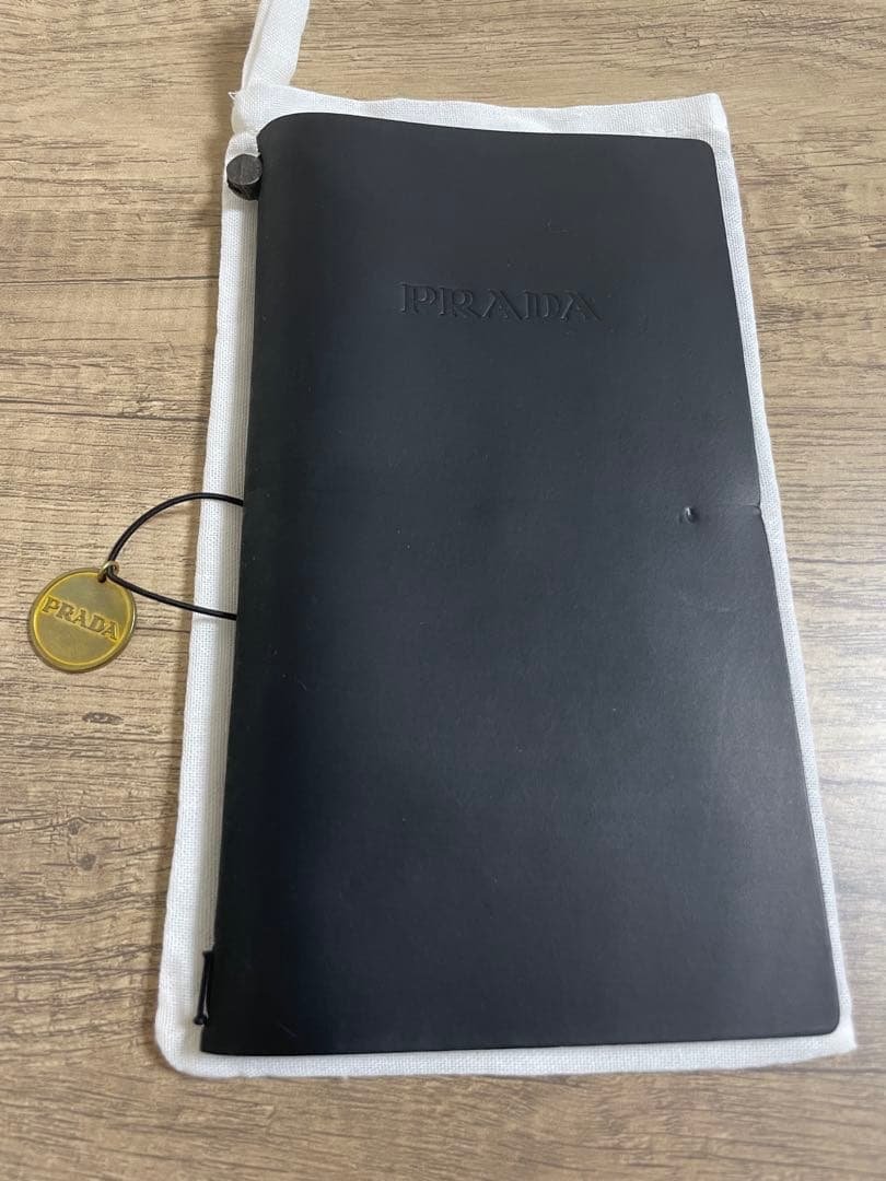 トラベラーズノート　PRADA レギュラーサイズ　BLACK ブラスタグ