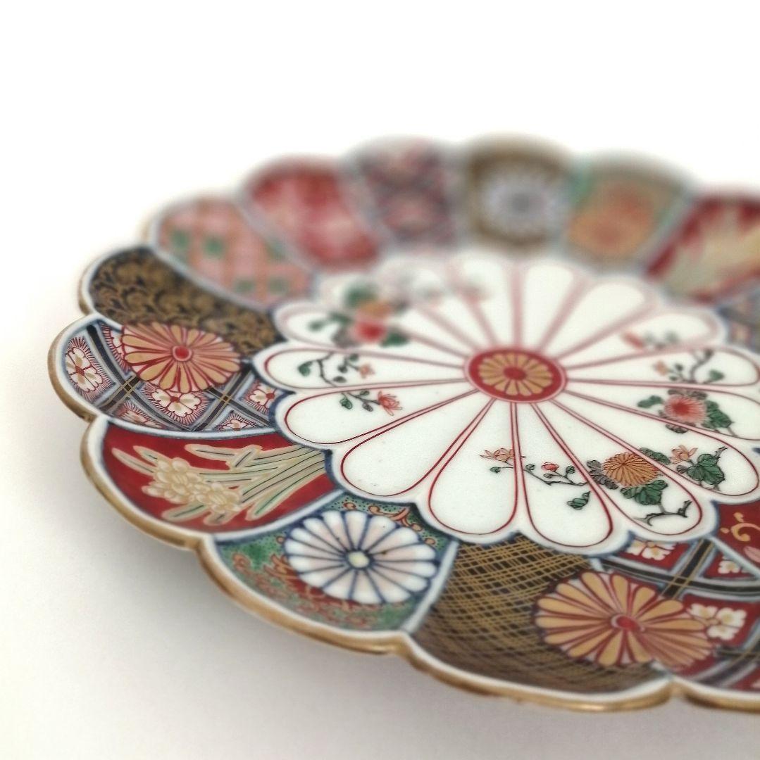 大聖寺伊万里　金襴手　16弁菊花形　色絵金彩　6寸皿