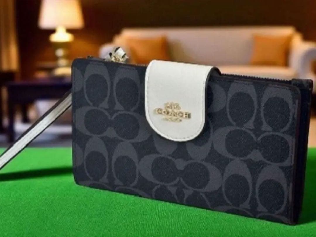 《新品》COACH 二つ折り財布