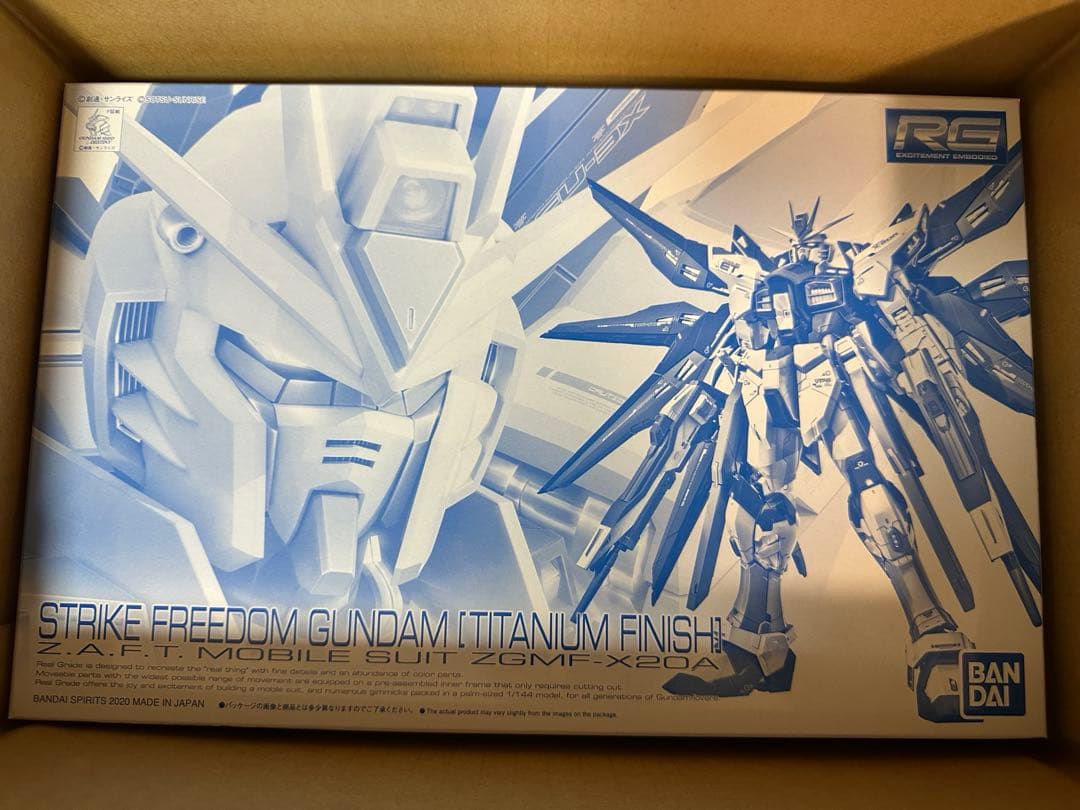 新品 ＲＧ 1/144 ストライクフリーダムガンダム　チタニウム　天空の翼セット