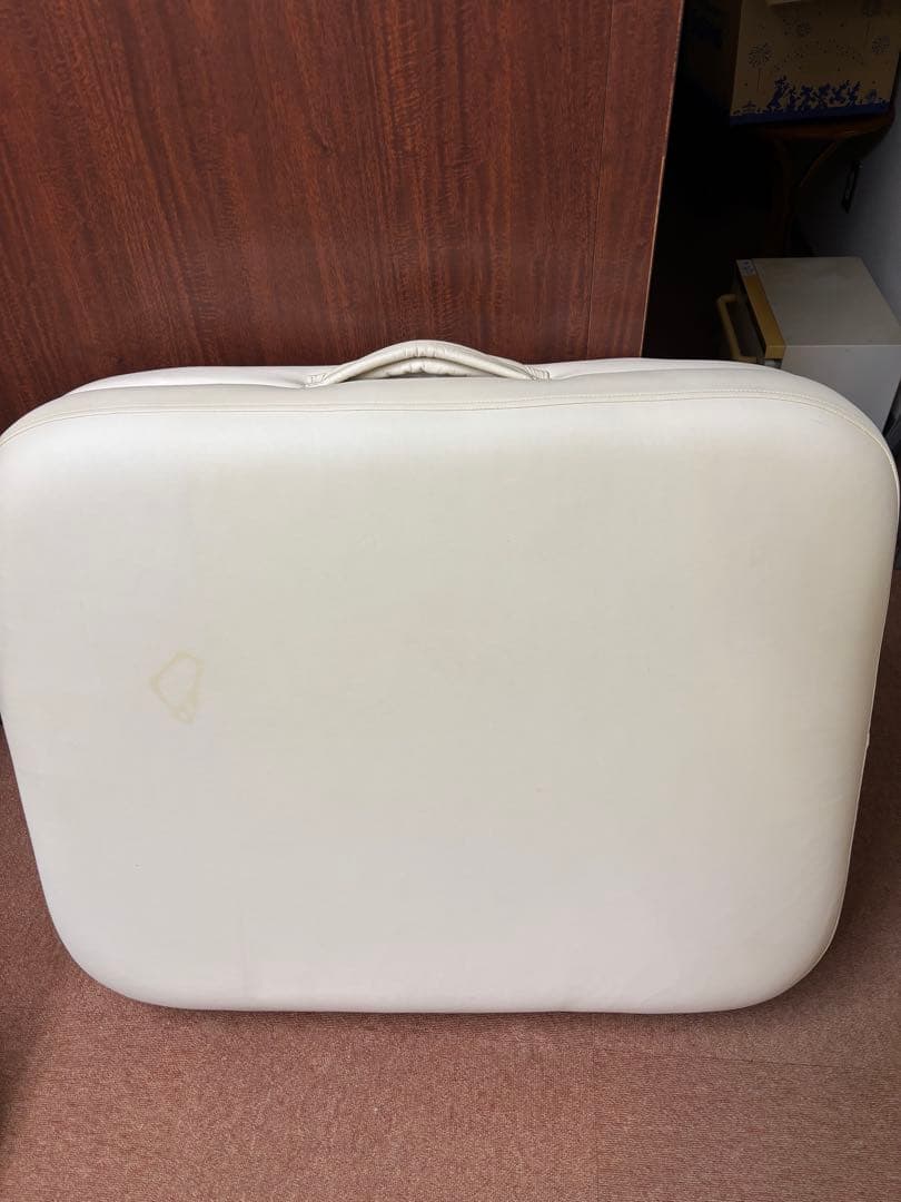 アースライト社製　マッサージベッド