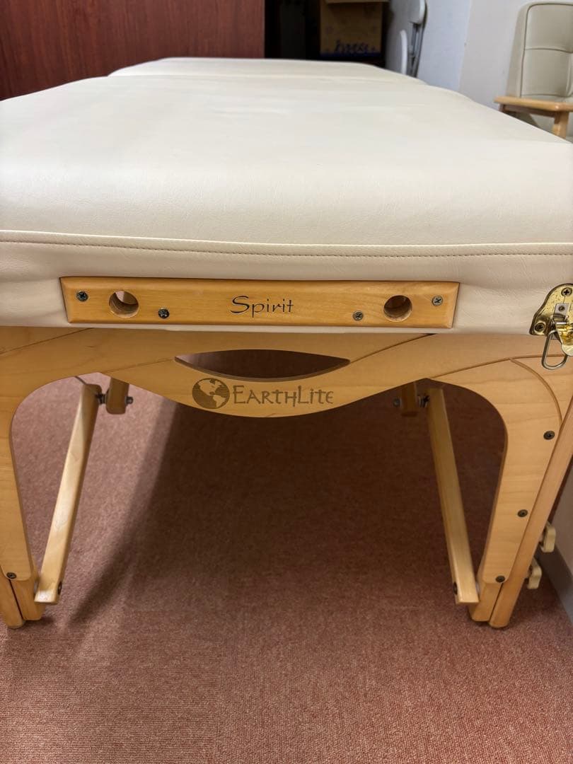 アースライト社製　マッサージベッド