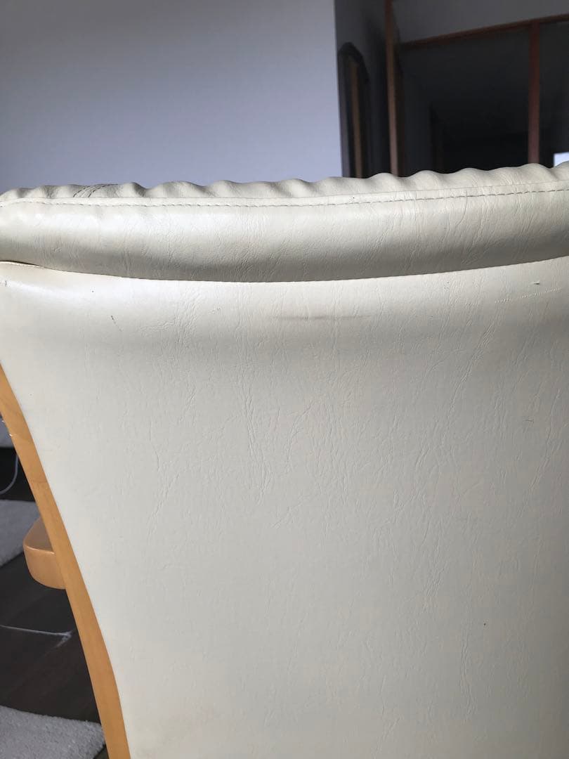  　１脚ニトリ食卓椅子レザー 回転式アームチェア