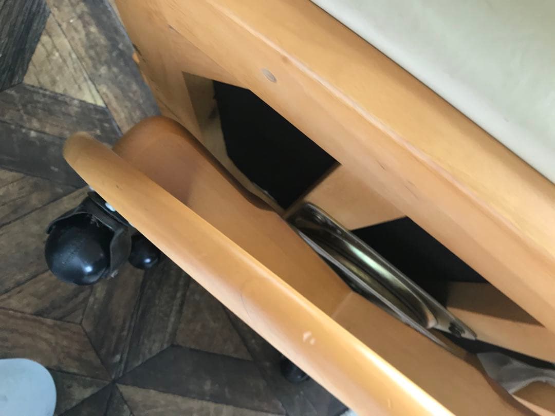  　１脚ニトリ食卓椅子レザー 回転式アームチェア