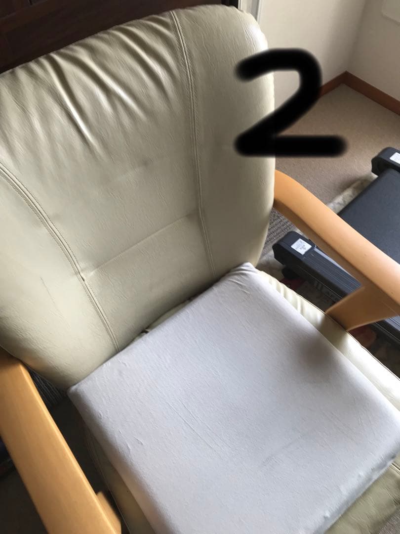  　１脚ニトリ食卓椅子レザー 回転式アームチェア