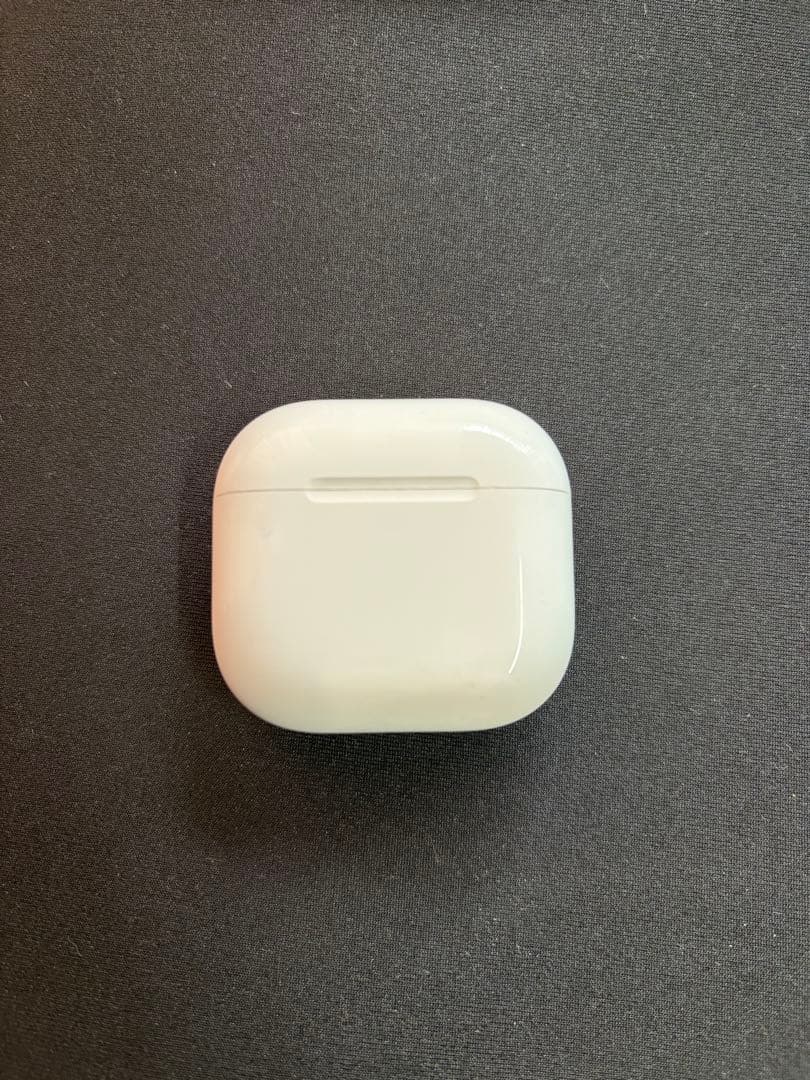 Apple AirPods 4世代本体 充電ケース付き