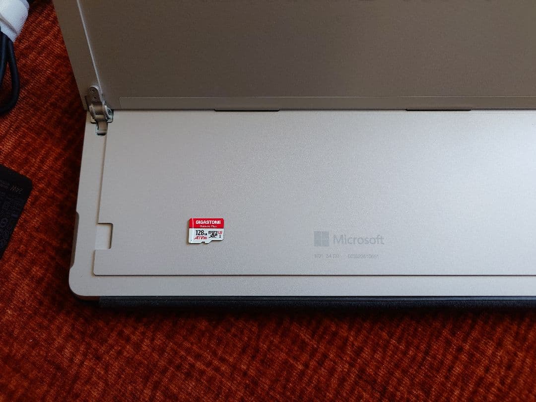 ゆ*き様 Microsoft Surface GO2 本体 SDカード付き