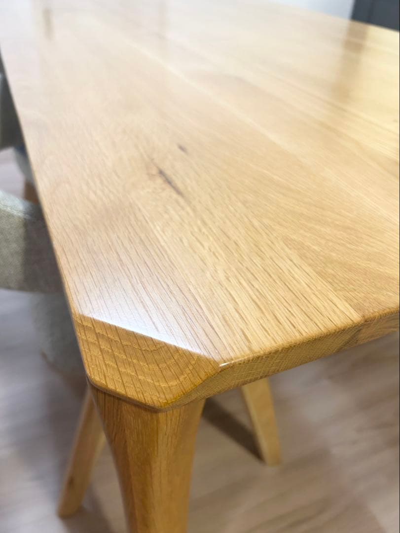 天然木無垢オーク材のダイニングテーブル