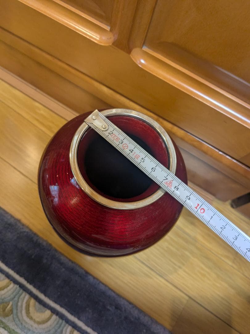 赤色ガラスつぼ型花瓶 鶴模様