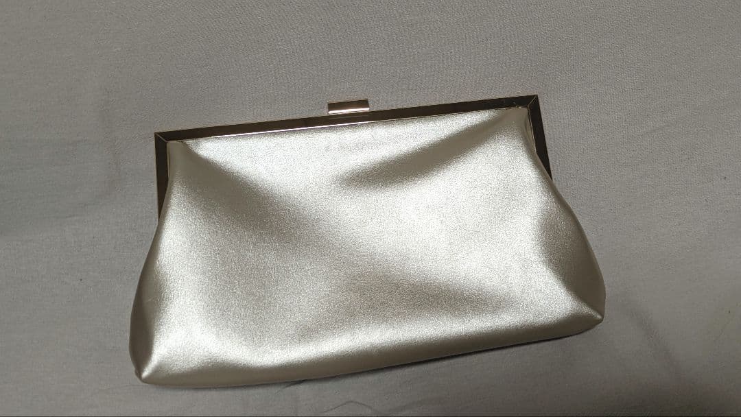 【AIMER（エメ）】ゴールド フレアタッククラッチバッグ