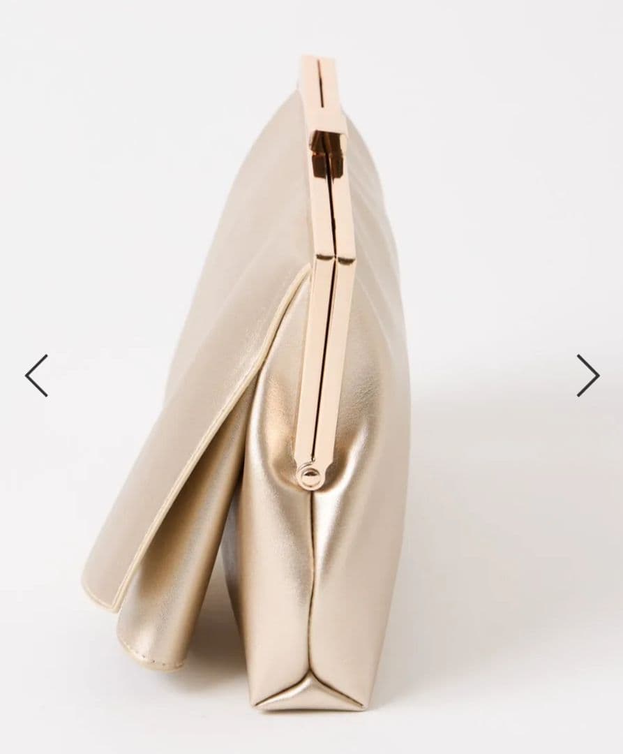 【AIMER（エメ）】ゴールド フレアタッククラッチバッグ