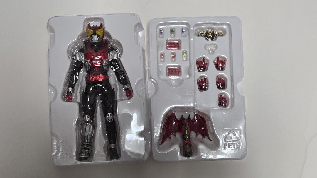 S.H.フィギュアーツ(真骨彫製法) 仮面ライダーキバ