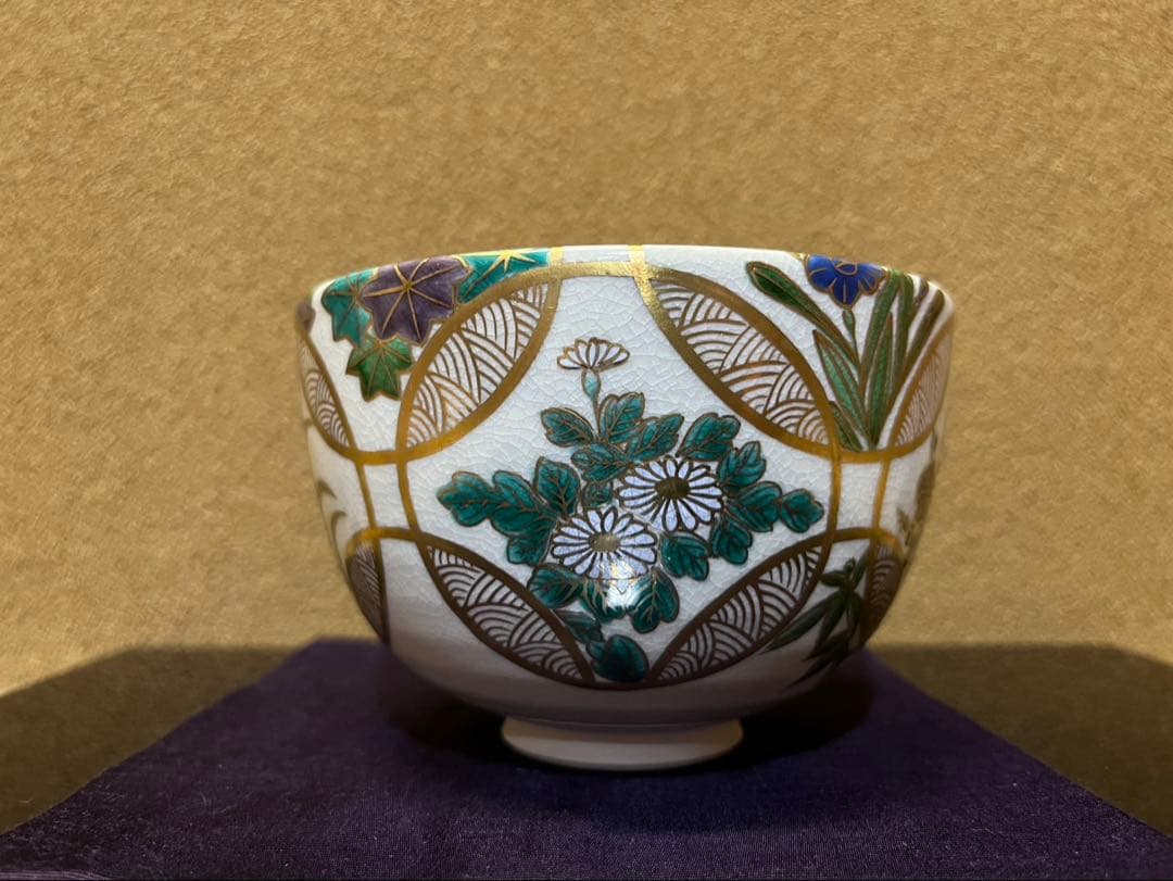 清閑寺　杉田祥平　古流水写金七宝草花画　茶碗