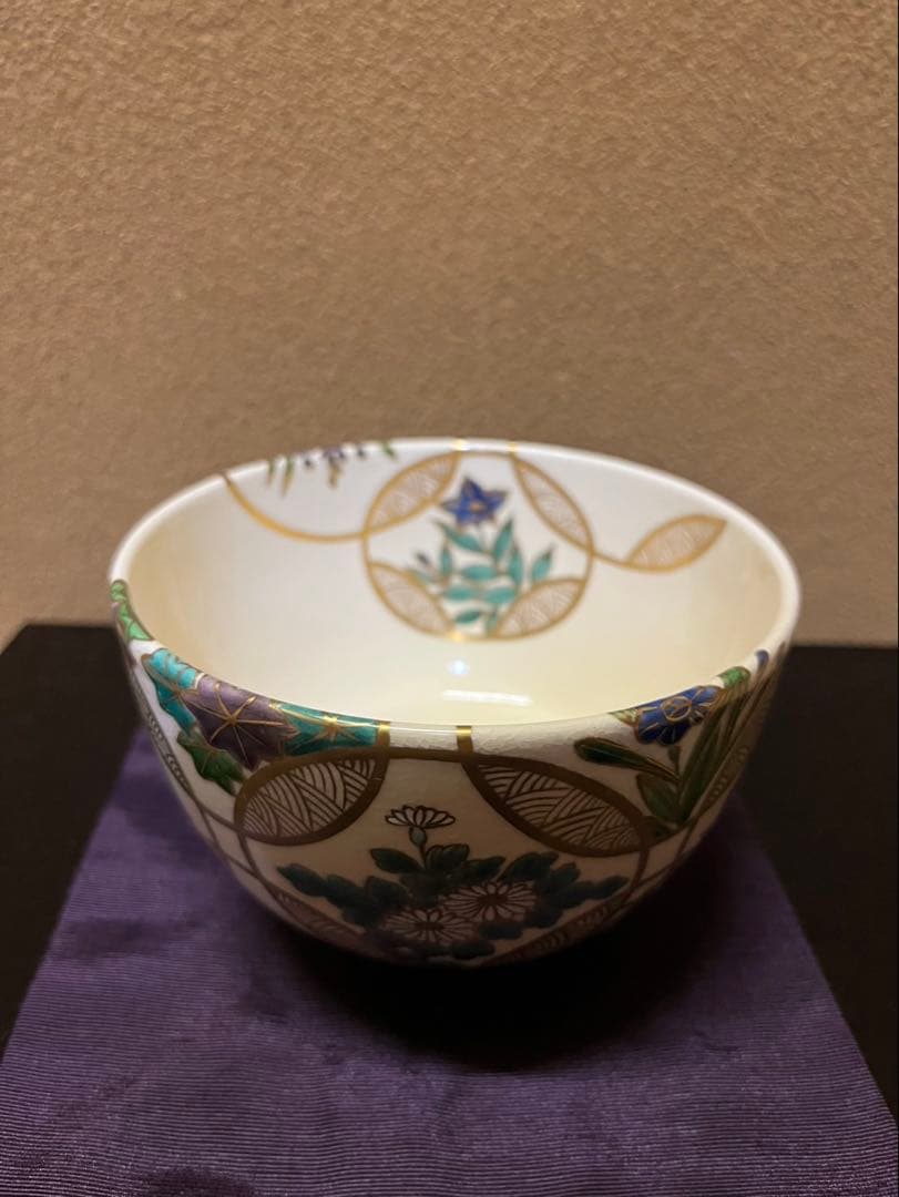 清閑寺　杉田祥平　古流水写金七宝草花画　茶碗