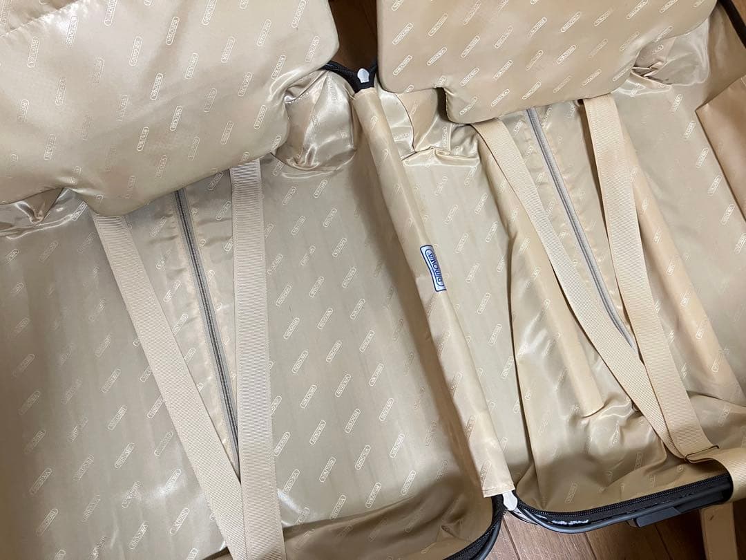 RIMOWA 47リットル 4輪キャリーケース 2〜3泊向け