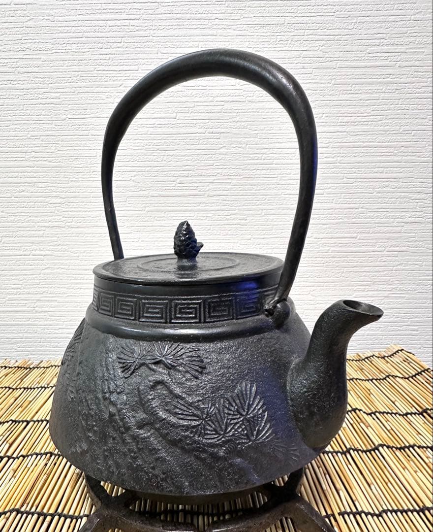 ほぼ未使用品、美品　南部長文堂 コシキ松　南部鉄瓶　南部鉄器　鉄瓶