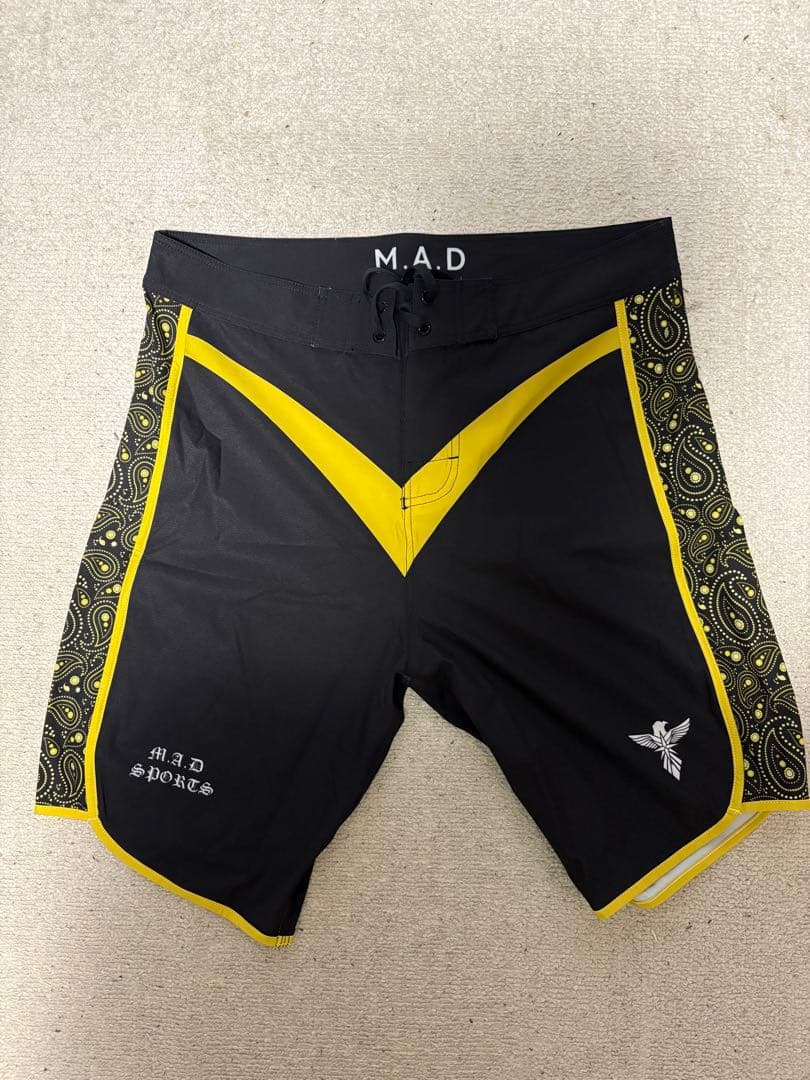 M.A.D. 競泳水着 黒/黄色