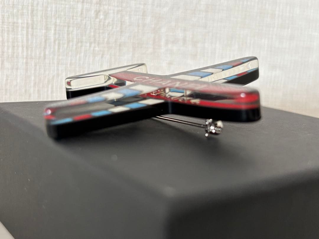 CHANEL シャネル エアライン レジンブローチ　1回着用【極美品】