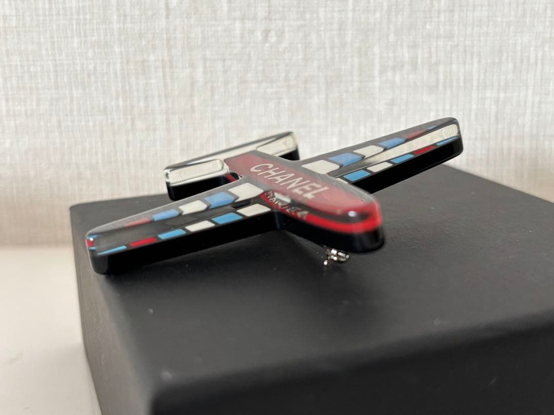 CHANEL シャネル エアライン レジンブローチ　1回着用【極美品】