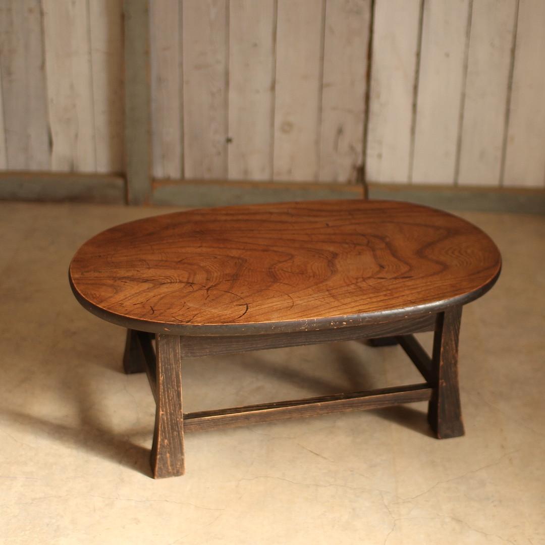 古いオーバル型の小ぶりなテーブル　ちゃぶ台