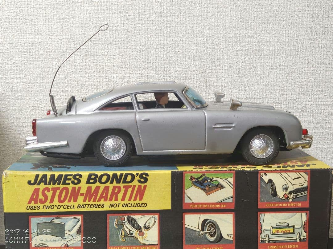 ギルバート　アストンマーティン007