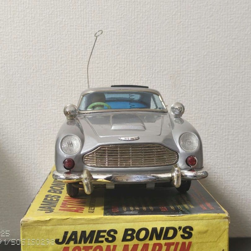 ギルバート　アストンマーティン007