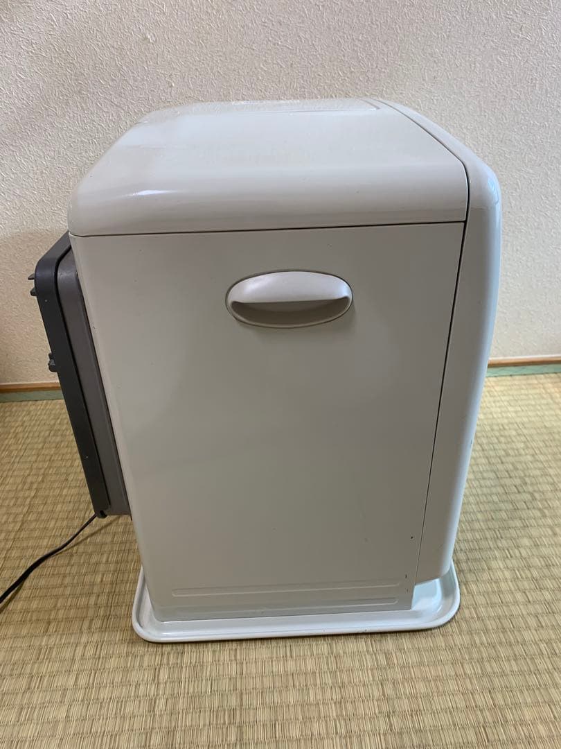 ダイニチ工業製の石油ファンヒーター「ブルーヒーター FW-465L」