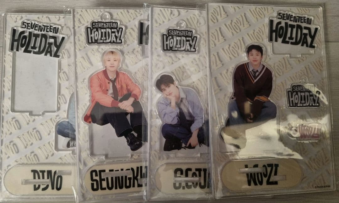 SEVENTEEN HOLIDAY アクリルスタンド 4体セット