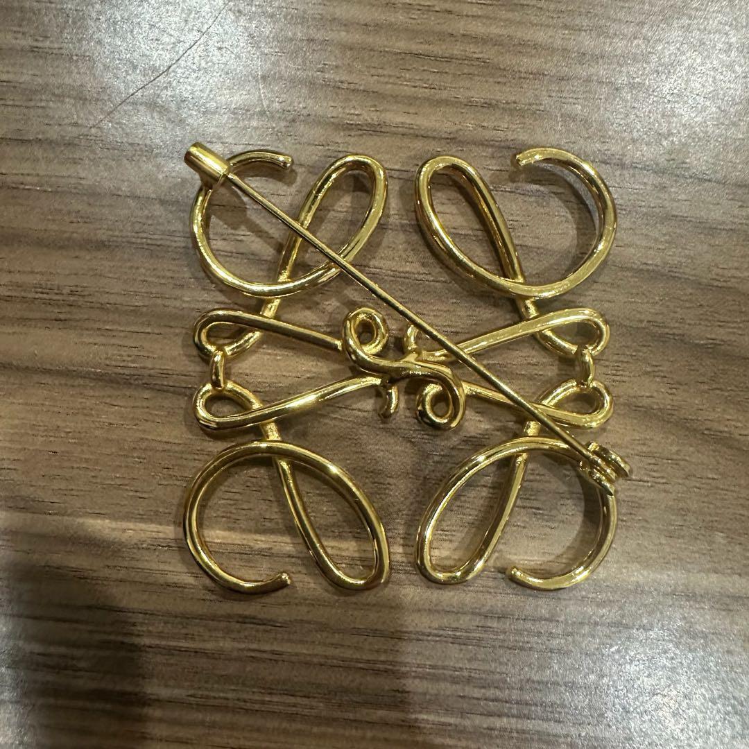 LOEWE アナグラム ブローチ (メタル)